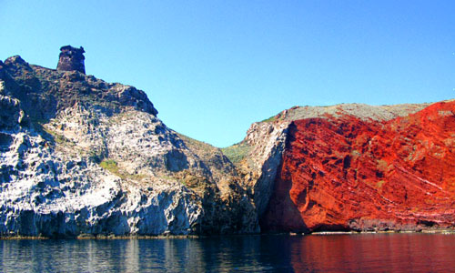 CAPRAIA – CALA ROSSA – FOTO:WWW.ISOLADICAPRAIA.IT